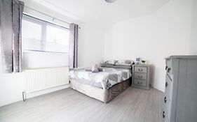 Cheerful 3-Bedroom Home With Free Street Parking